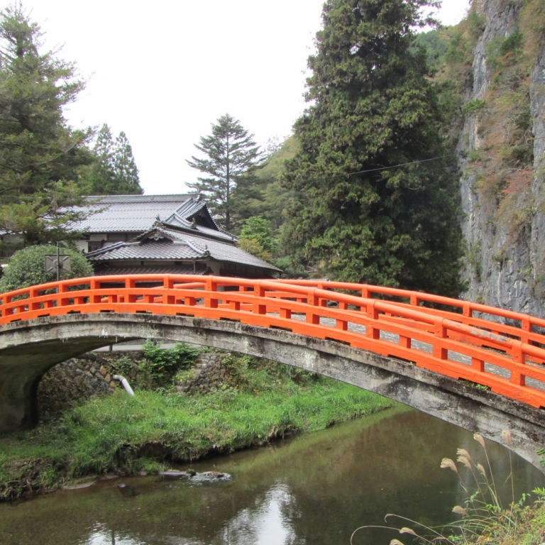 Безымянный, но очень красивый мост в раоне ущелья ТэйсякуКё; Хиросима