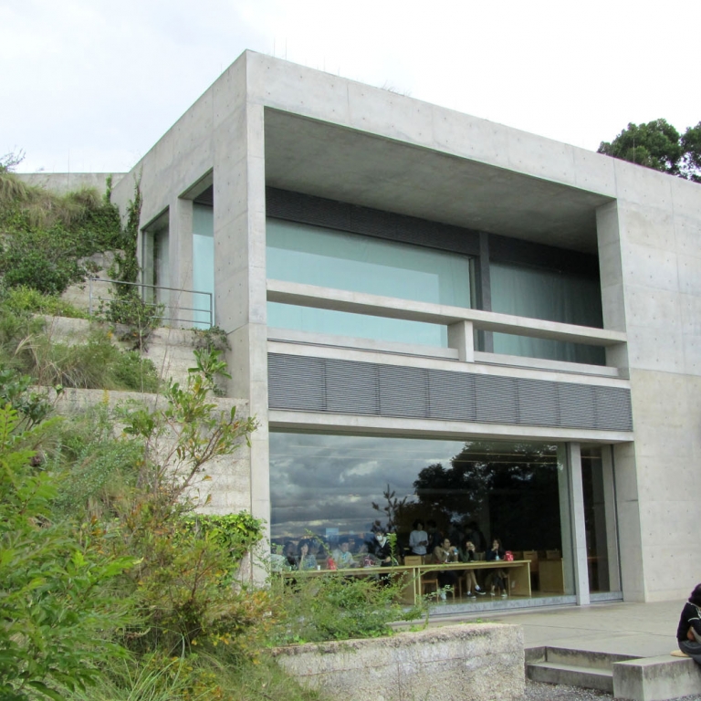 Музей в земле - главный объект острова искусств Наосима; Кагава