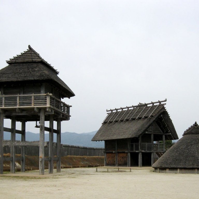 Музей эпохи Яёи на месте археологических раскопок ЁсиноГари; Сага