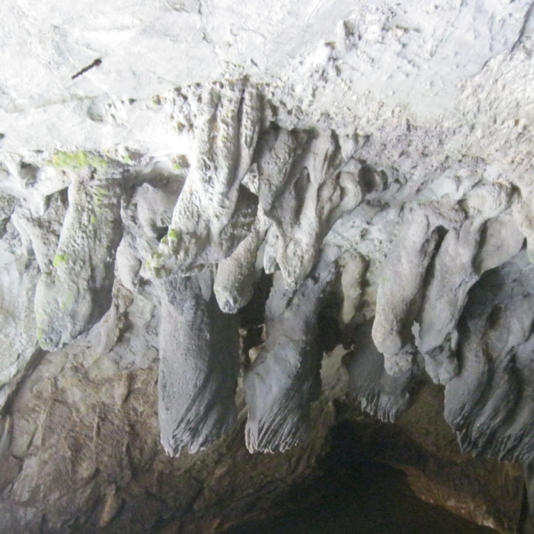 Водопады, пещеры