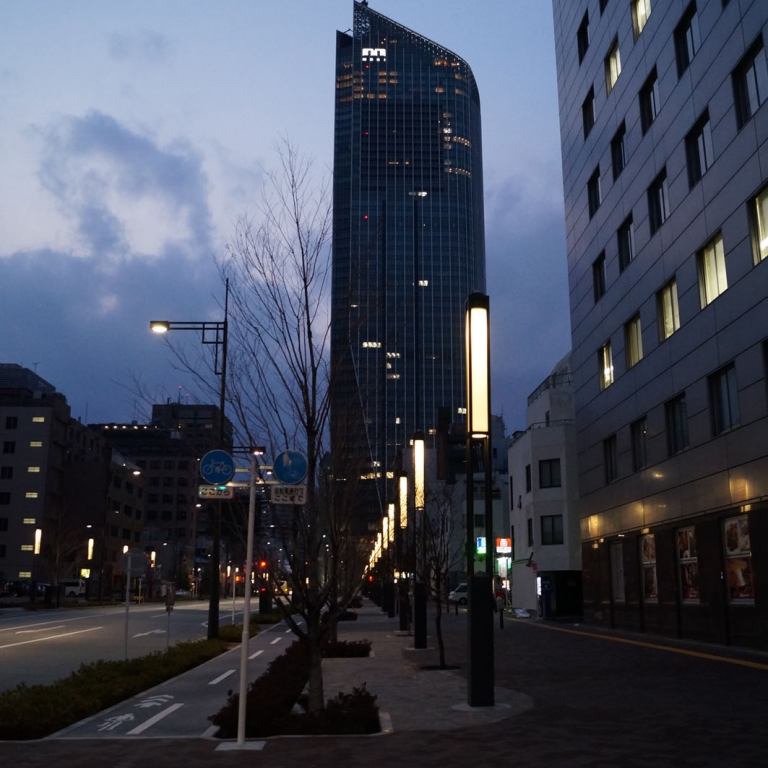 Небоскреб ТораноМон Хилз - один из самых современных бизнес-центров страны; Токио
