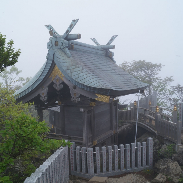 Маленький храм на вершине горы Цукуба; Ибараки